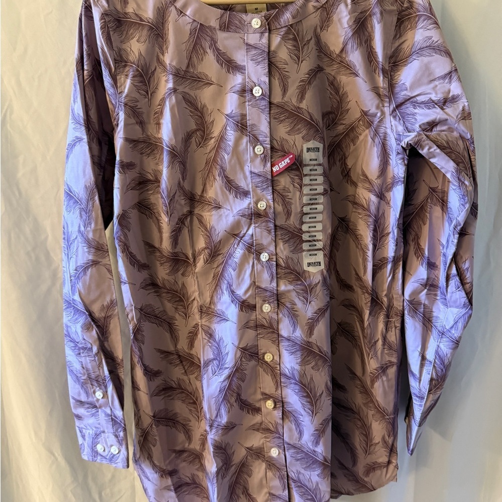 NWT Duluth Pink Feather Print Button-Up Shirt size medium - Picture 2 of 9